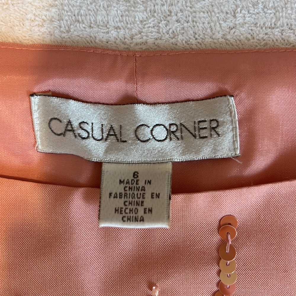 Casual Corner Silk pant suit with two sleeveless tops - Picture 5 of 16